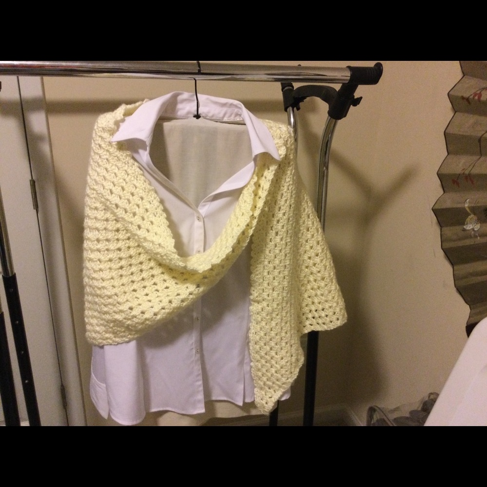 Hand crochet Shawl w/attachment